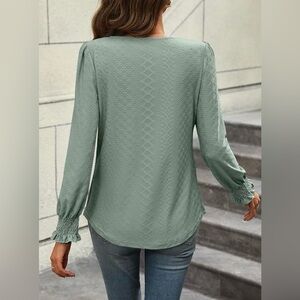 Solersun mint green blouse w smocked sleeves bohemian long sleeve women's size M